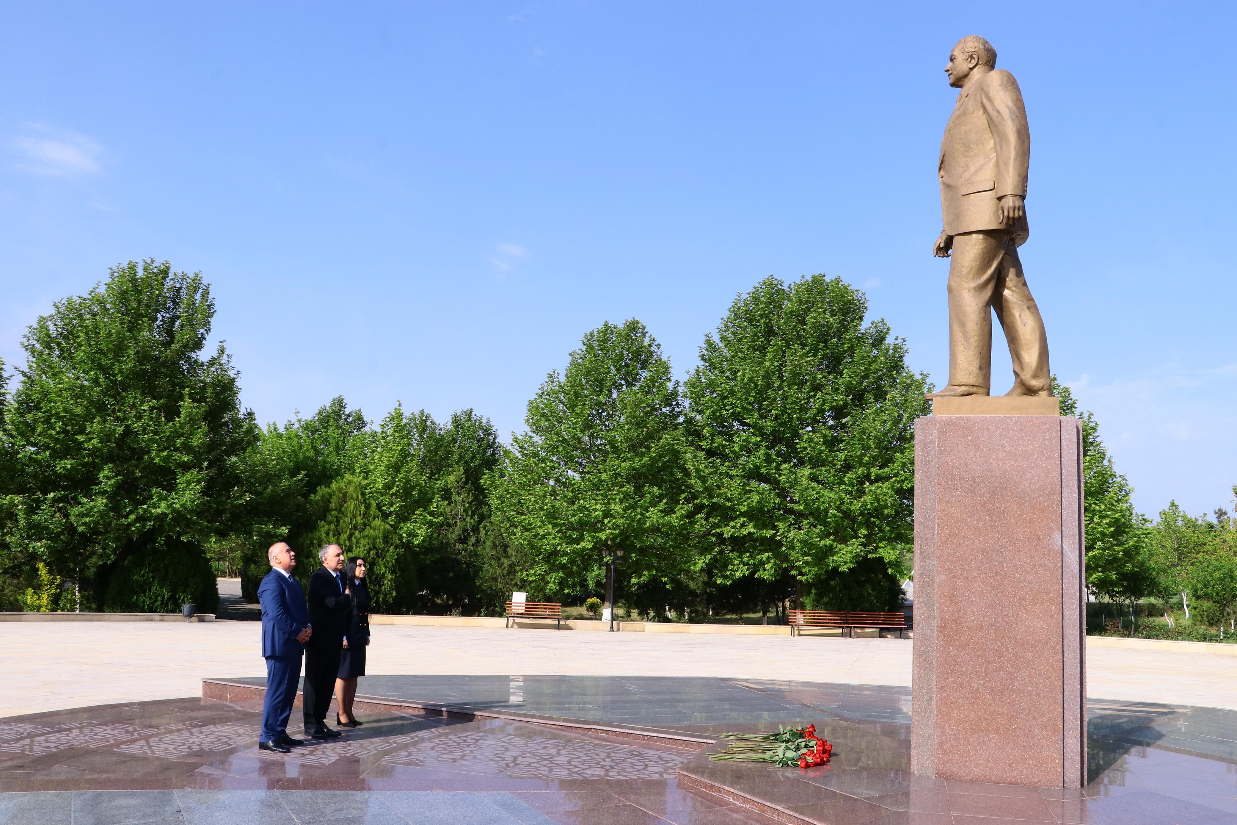 Baş prokuror Qobustan rayonunda vətəndaşları qəbul edib
